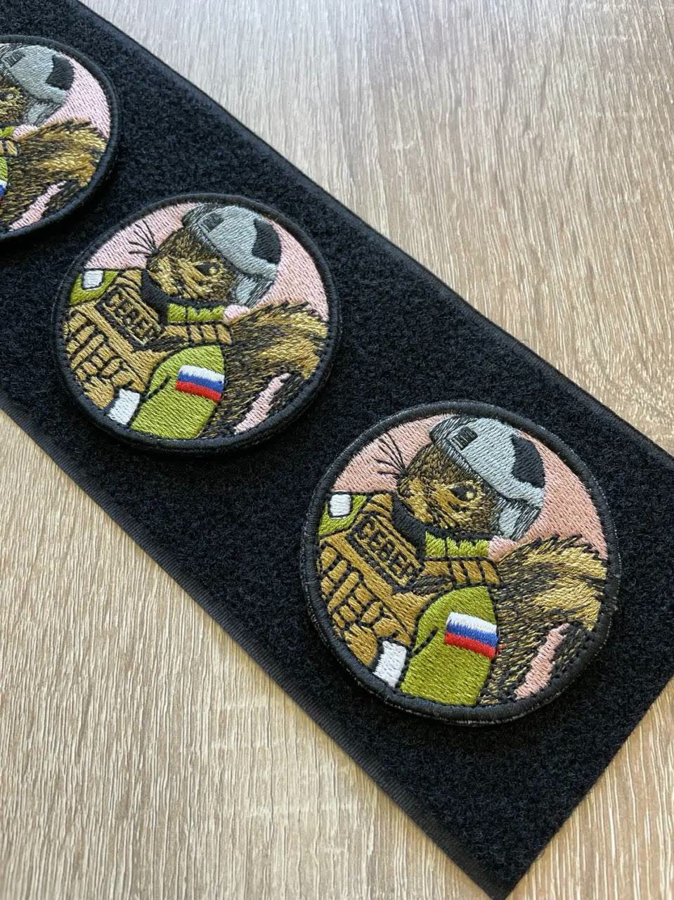 Круглые вышитые шевроны на липучке